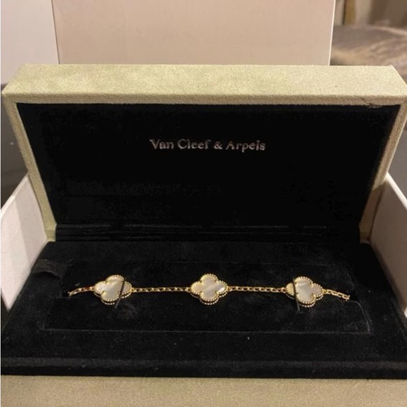 Van Cleef & Arpels Jewelry - VC&A Alhambra Bracelet – White Onyx {Full Set}
